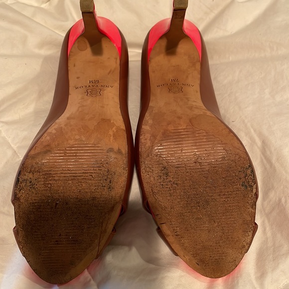 Ann Taylor Funky Brown and Fluorescent Pink pumps - Picture 4 of 6